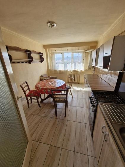 Apartament cu 3 camere decomandat în Cetate
