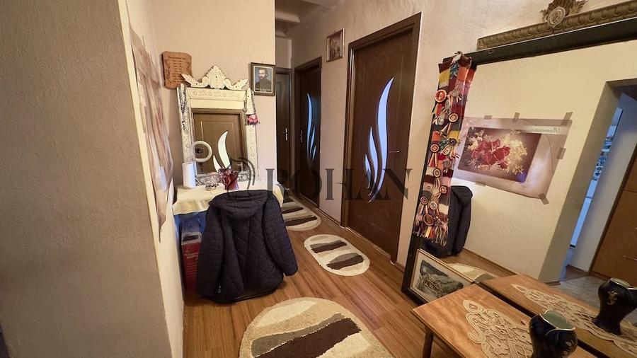 Apartament cu 3 camere decomandat în Cetate
