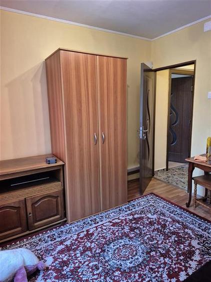 Apartament cu 3 camere decomandat, mobilat în Berceni