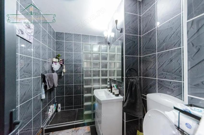 Apartament cu 5 camere decomandat în Miorița