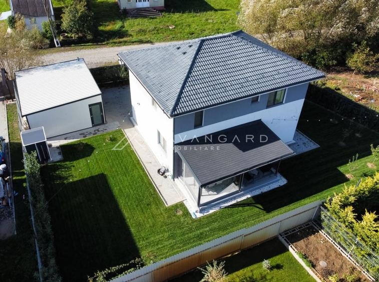 Casă individuală cu 5 camere cu Canalizare în Pata