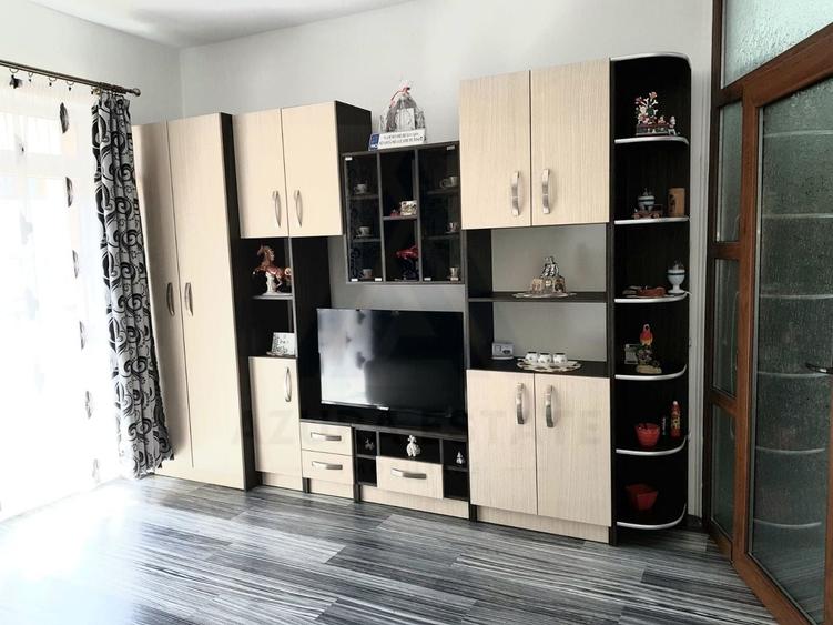 Apartament cu 3 camere decomandat, mobilat în Exterior Vest