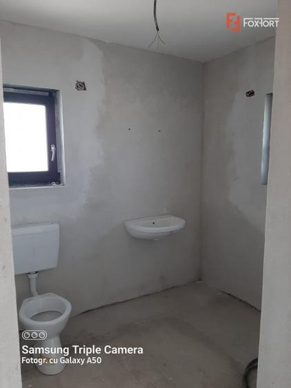 Duplex cu 4 camere cu Canalizare în Plopi