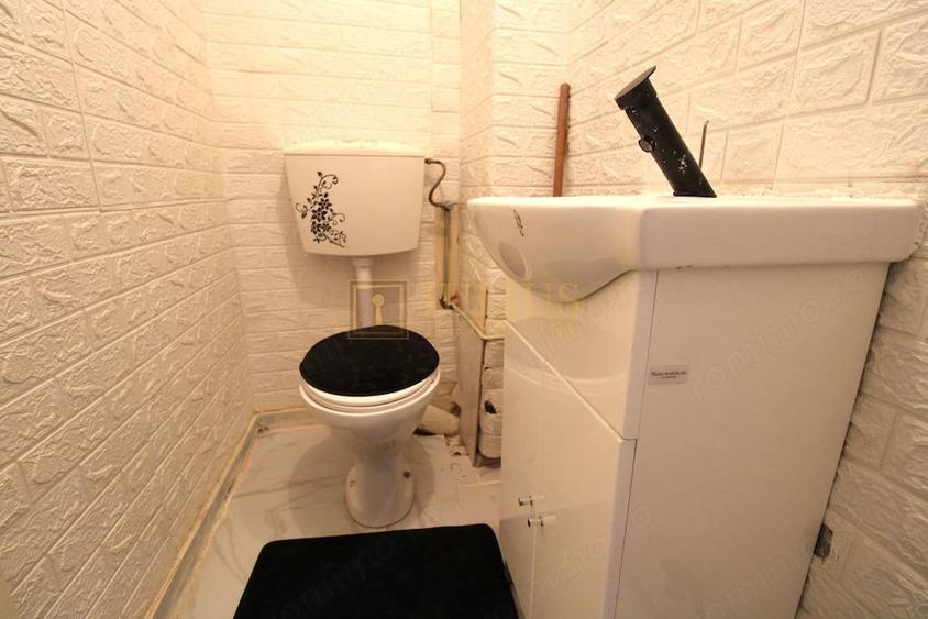 Apartament cu 4 camere semidecomandat în Punctele Cardinale