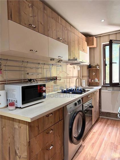 Apartament cu 2 camere semidecomandat în Filiași