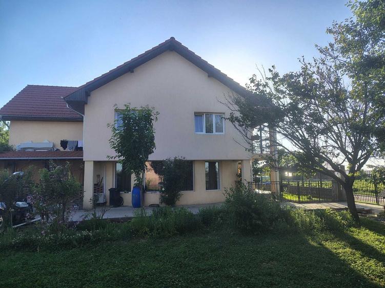 Casă cu 4 camere în Mărtinești