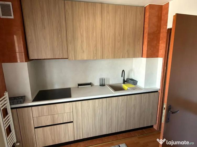 Apartament cu 3 camere decomandat în Mărăști