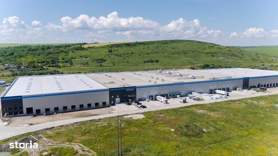 Spațiu comercial, de 1,500 mp, în Podu Roș
