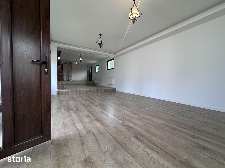 Casă cu 6 camere cu Teren 1532 Mp în Gura Vadului