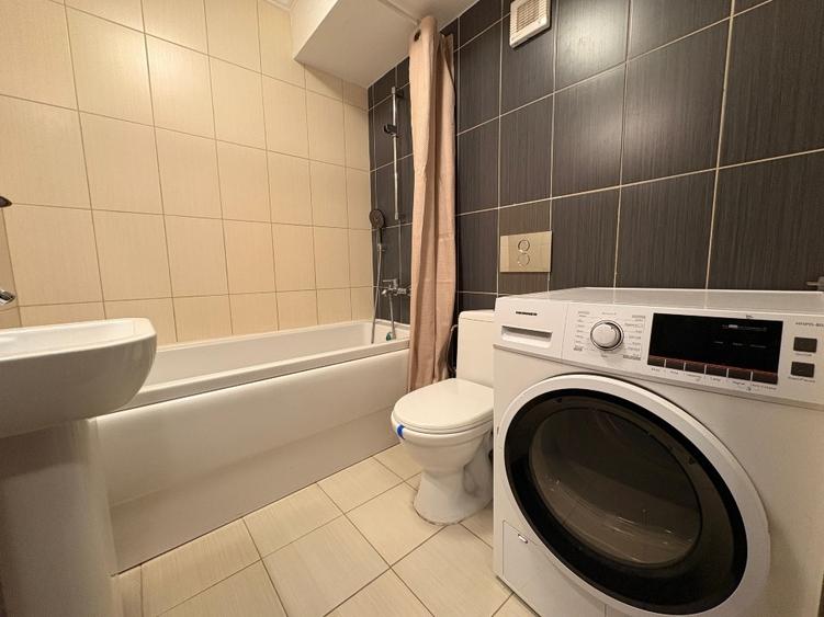 Apartament cu 3 camere decomandat, mobilat în Central