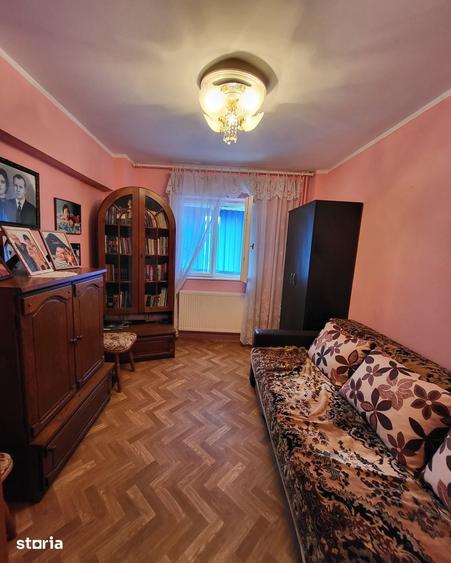 Apartament cu 3 camere decomandat în Bistrița Lac