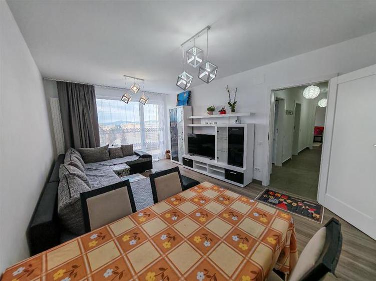 Apartament cu 3 camere decomandat, mobilat în Astra