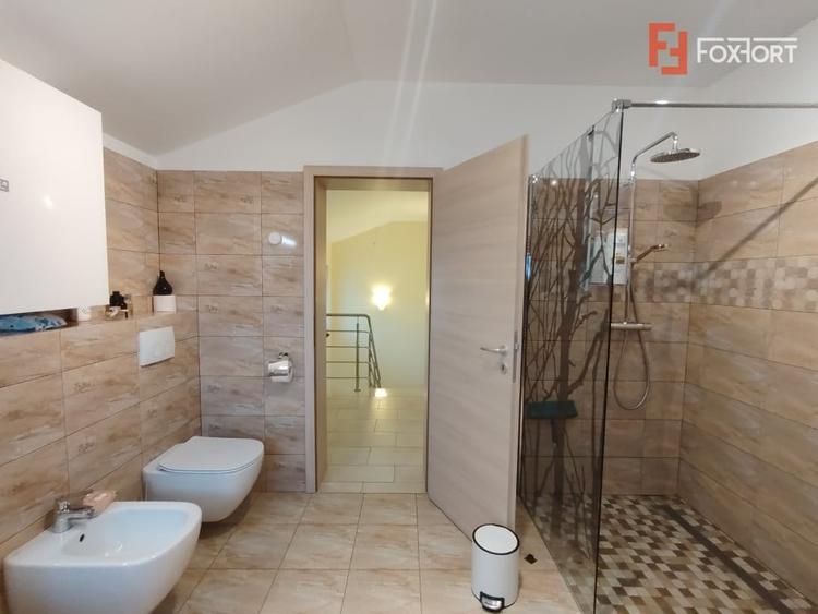 Casă individuală cu 6 camere cu Canalizare în Giroc