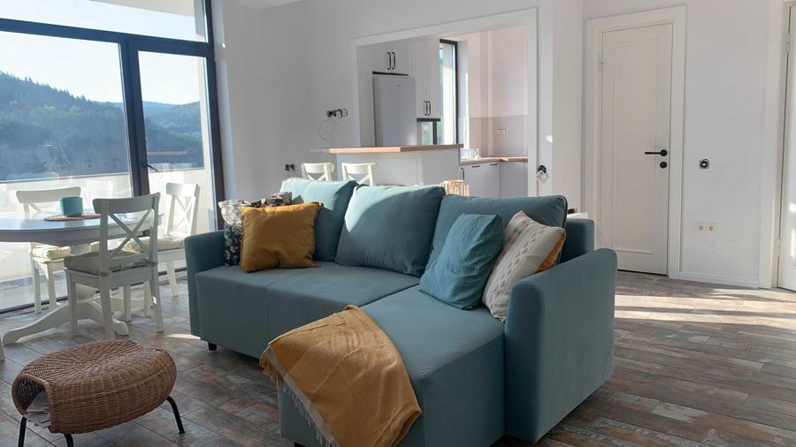 Apartament cu 3 camere semidecomandat în Florești