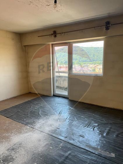 Apartament cu 5 camere decomandat în Central