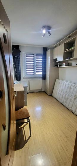 Apartament cu 3 camere semidecomandat în Nord