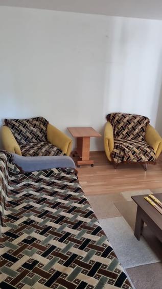 Apartament cu 3 camere decomandat în Titan
