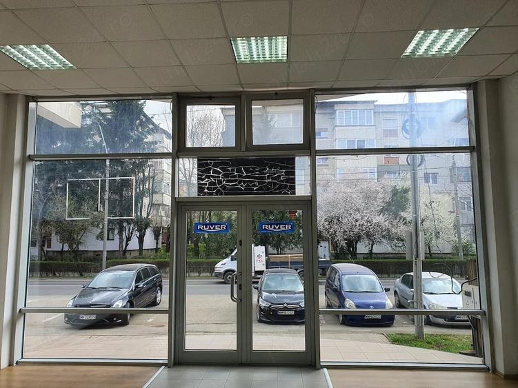 Dau in chirie spatiu comercial 145mp. Baia Mare, vad comercial excelent, Bulevard, cu parcare. - 1