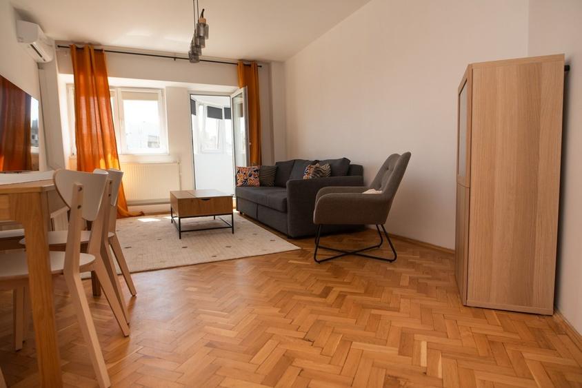 Apartament cu 3 camere decomandat în Exterior Vest