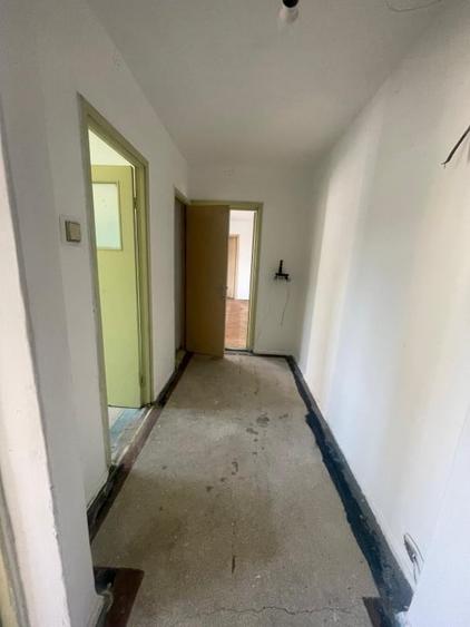 Apartament cu 3 camere semidecomandat în Valea Rosie