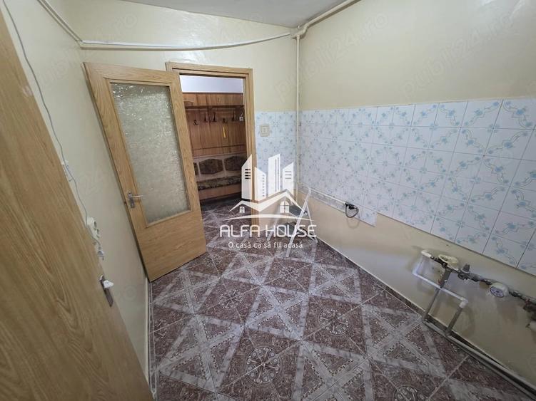Apartament cu 3 camere semidecomandat în Govândari