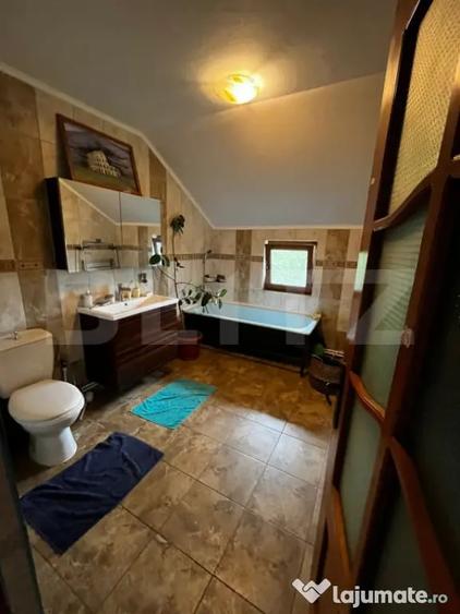 Casă cu 4 camere cu Teren 1500 Mp în Central