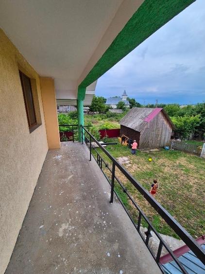 Casă individuală cu 4 camere cu Teren 1718 Mp în Siretu (Săucești)