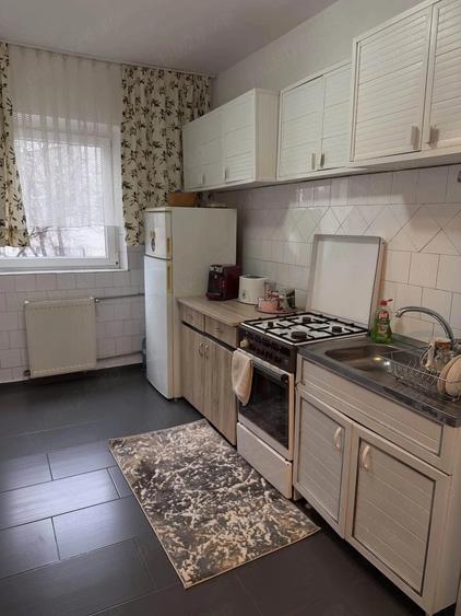 Apartament cu 3 camere semidecomandat în Șagului
