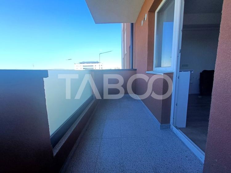Apartament cu 3 camere decomandat în Periferie
