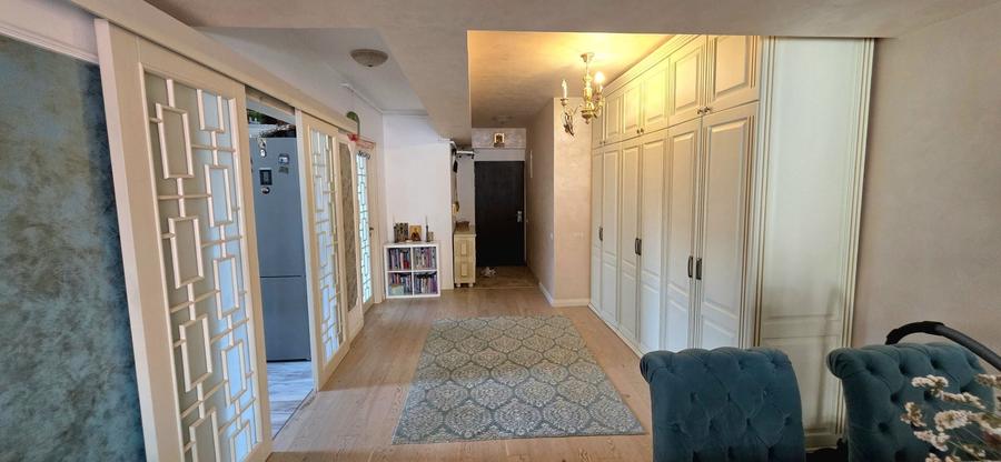 Apartament cu 3 camere semidecomandat, mobilat în Națiunile Unite