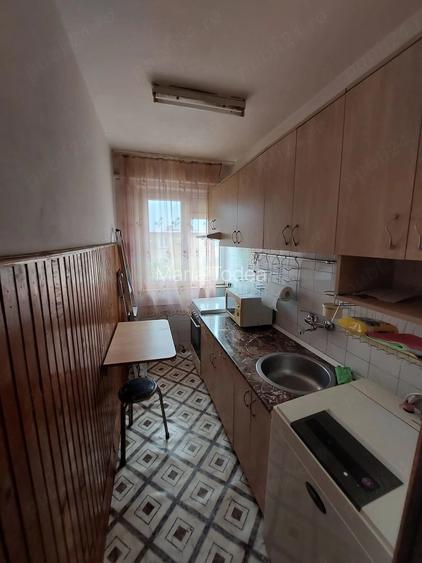Vand apartament cu 2 camere semidecomandat -Zona Fortuna Vlaicu,etaj 4 4 direct de la proprietar.