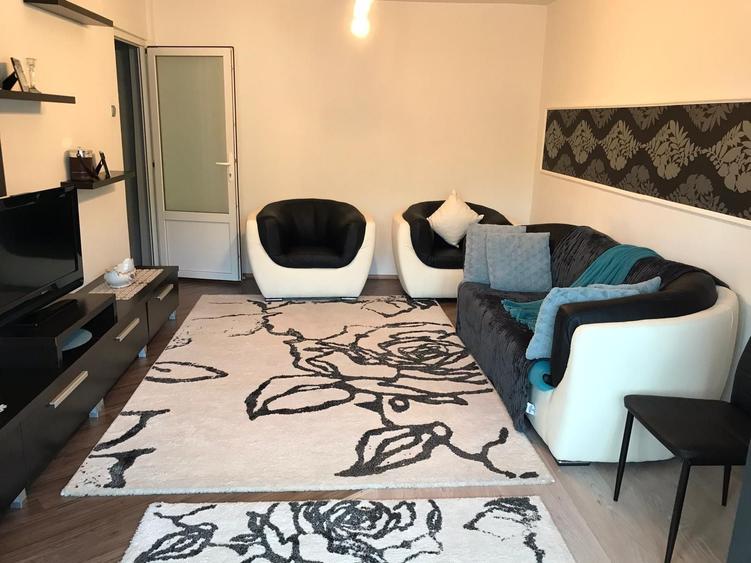 Apartament cu 3 camere decomandat în Zărnești