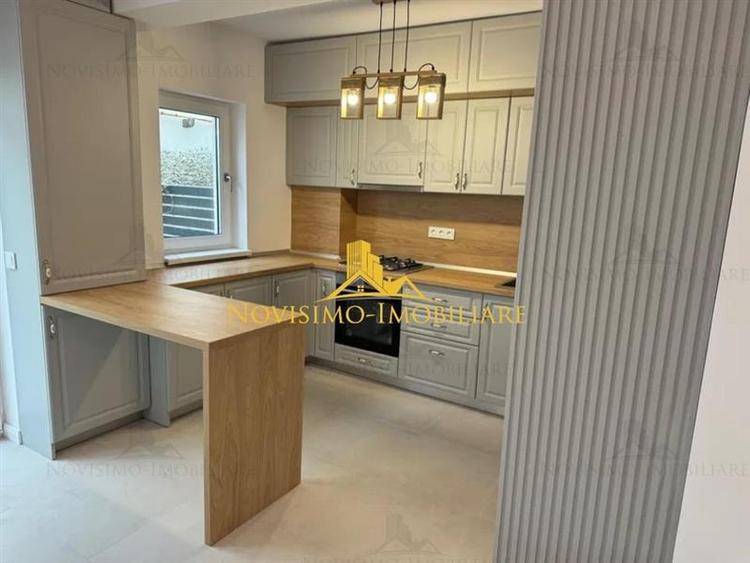 Casă individuală cu 4 camere cu Teren 120 Mp în Central