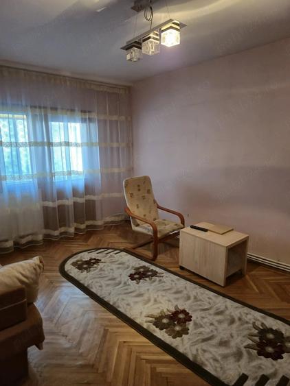 Apartament cu 3 camere decomandat, mobilat în Central