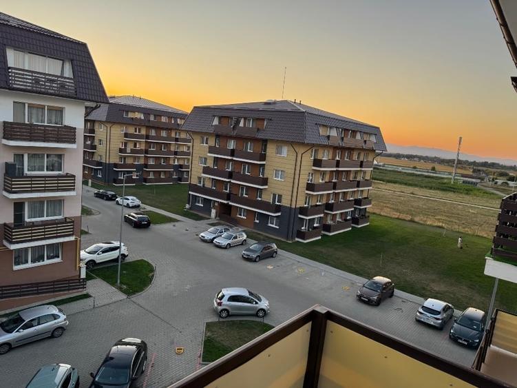Apartament cu 2 camere semidecomandat, mobilat în Sânpetru