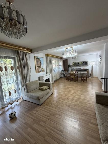 Casă cu 4 camere cu Teren 200 Mp în Central