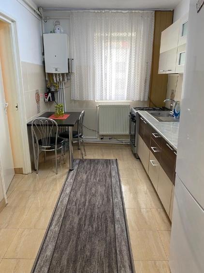 Apartament cu 2 camere semidecomandat, mobilat în Central