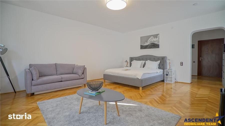 Casă cu 9 camere cu Teren 506 Mp în Centrul Istoric