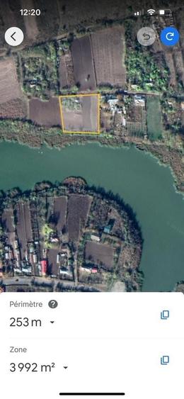 Teren intravilan 4300mp cu deschidere la lac din curte. - 2