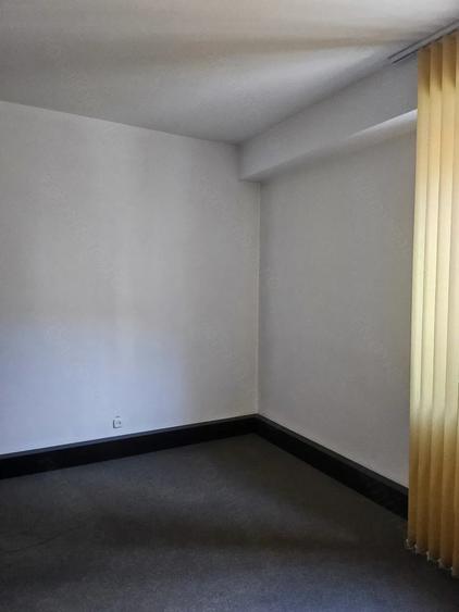 Apartament cu 4 camere semidecomandat în Magheru