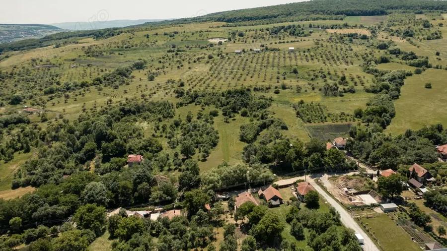 Teren de 3382 mp, în Corușu