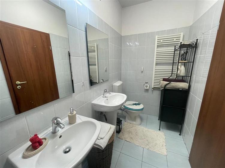 Apartament cu 3 camere decomandat, mobilat în Titan