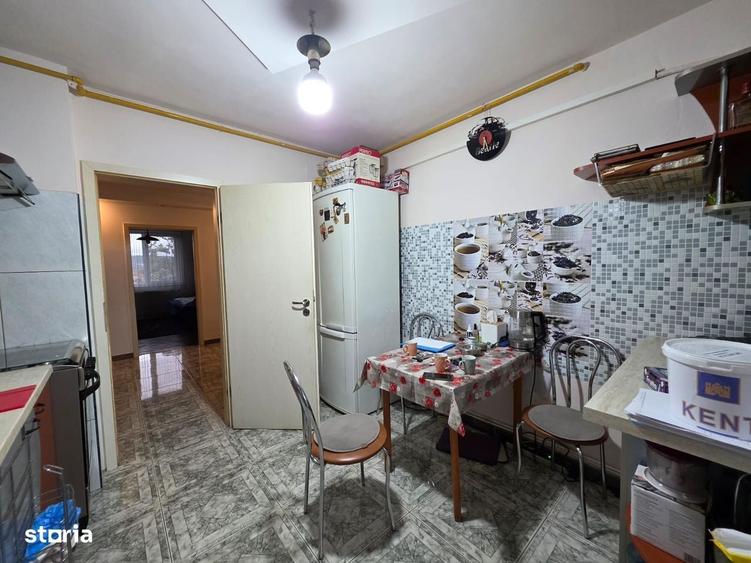 Apartament cu 3 camere decomandat în Deve