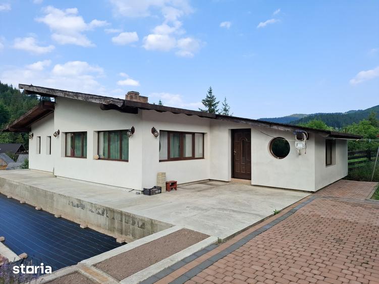 Casă cu 10 camere cu Teren 1850 Mp în Sucevița
