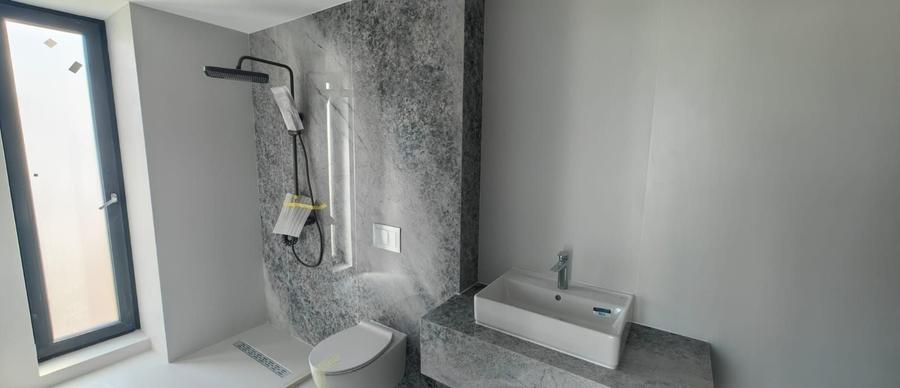 Casă individuală cu 7 camere cu Canalizare în Tunari