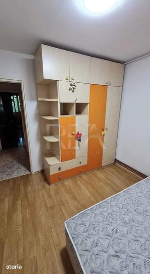 Apartament cu 3 camere semidecomandat în Drumul Taberei