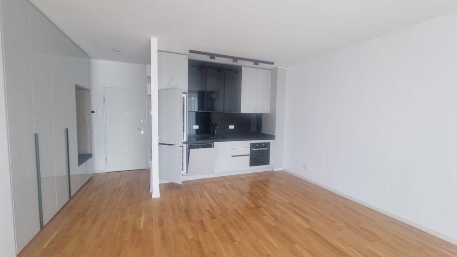 Apartament cu 4 camere decomandat în Băneasa
