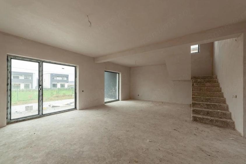 Casă cu 4 camere cu Teren 470 Mp în Micești