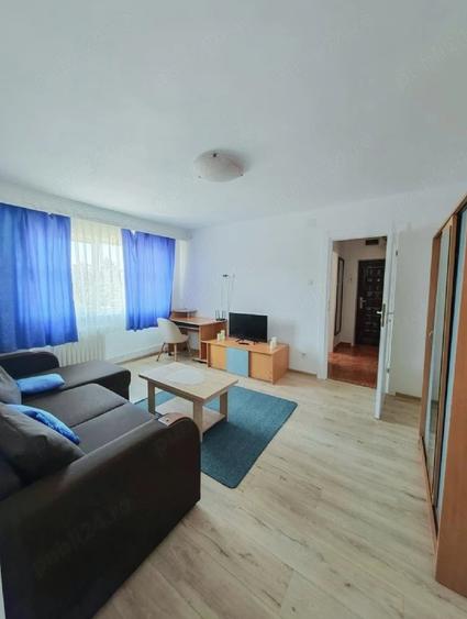 Apartament cu 2 camere semidecomandat în Cetate