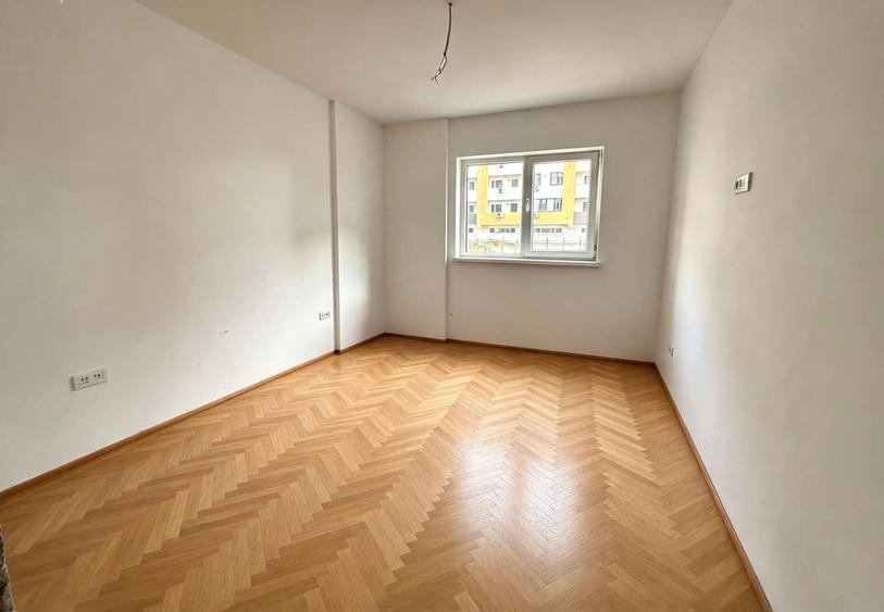 Apartament cu 3 camere decomandat în Berceni